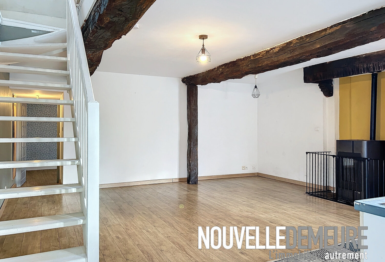 Charmante maison en centre bourg proposée à la location — photo 1