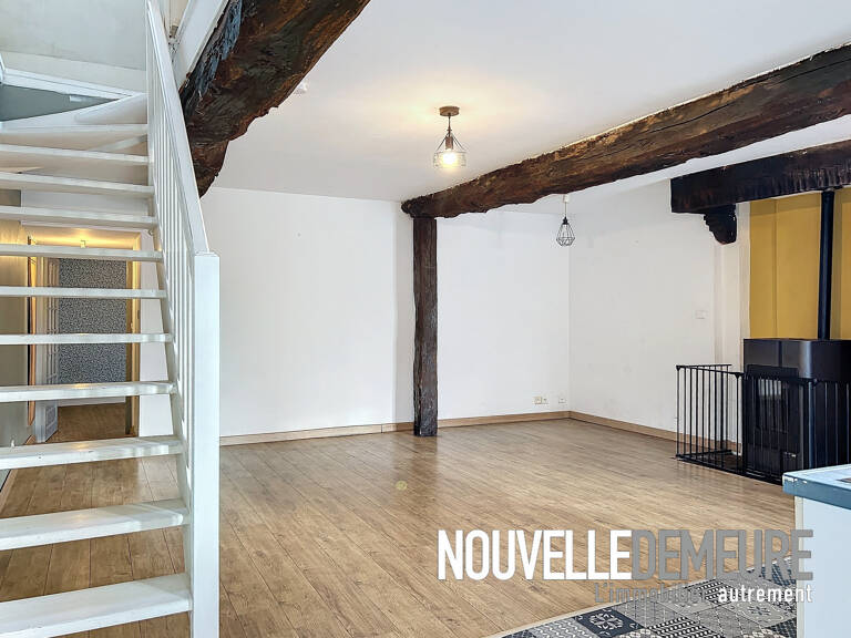 Charmante maison en centre bourg proposée à la location — photo 1