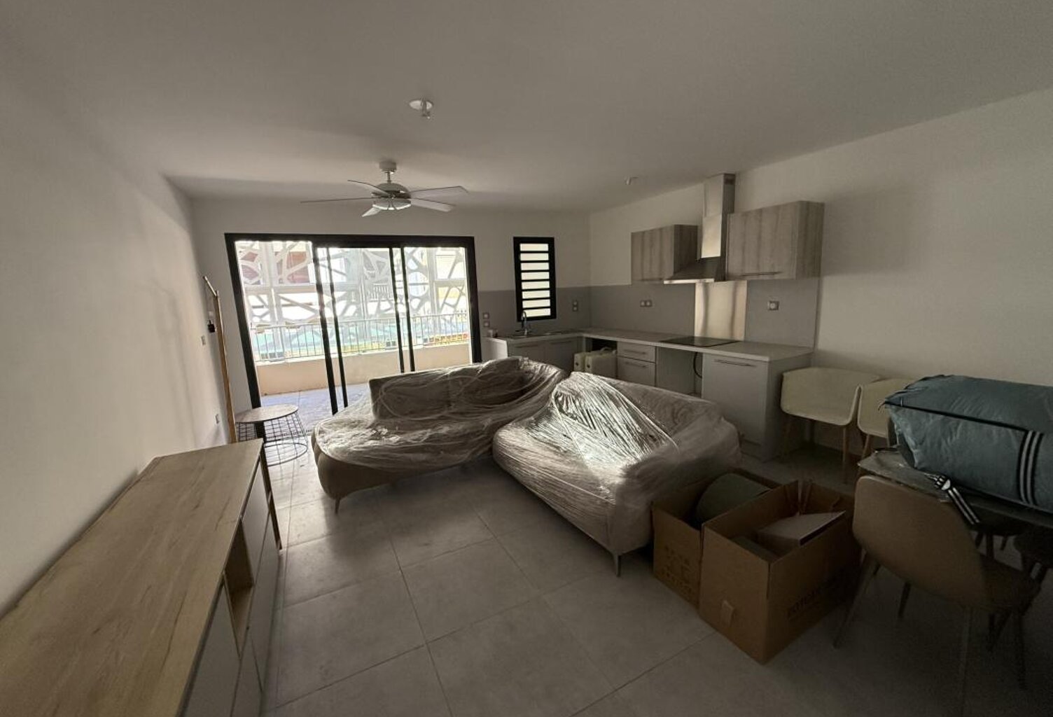 F3 de 67  m2 et terrasse 19 m2 en centre ville Saint Denis — photo 1