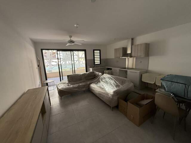 F3 de 67  m2 et terrasse 19 m2 en centre ville Saint Denis — photo du bien