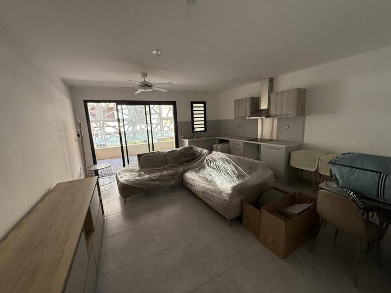F3 de 67  m2 et terrasse 19 m2 en centre ville Saint Denis — photo 1