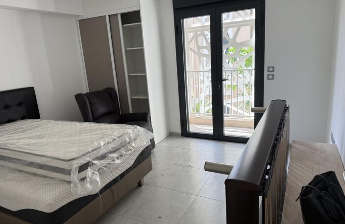 F3 de 67  m2 et terrasse 19 m2 en centre ville Saint Denis — photo 3
