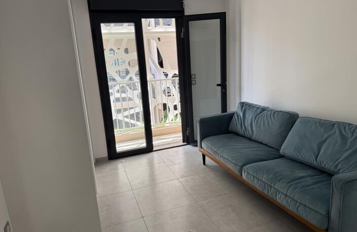 F3 de 67  m2 et terrasse 19 m2 en centre ville Saint Denis — photo 4