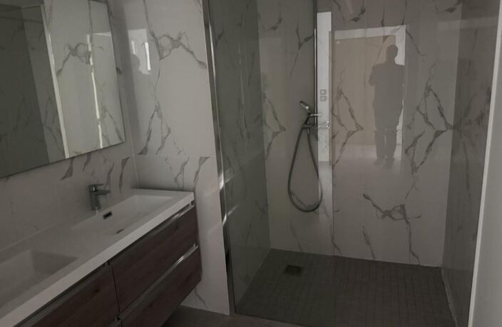 F3 de 67  m2 et terrasse 19 m2 en centre ville Saint Denis — photo 5