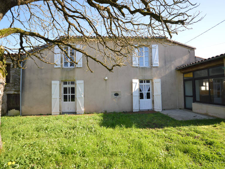 Belle maison ancienne dans bourg à SAINT-GERMAIN-DE-PRINCAY — photo 1