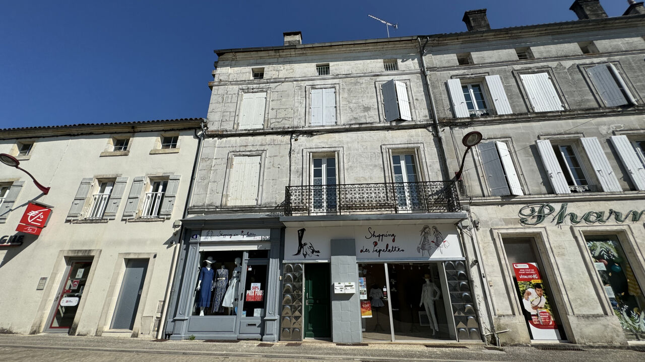 immeuble  pièces 117 m2 à vendre à Jarnac (16200)