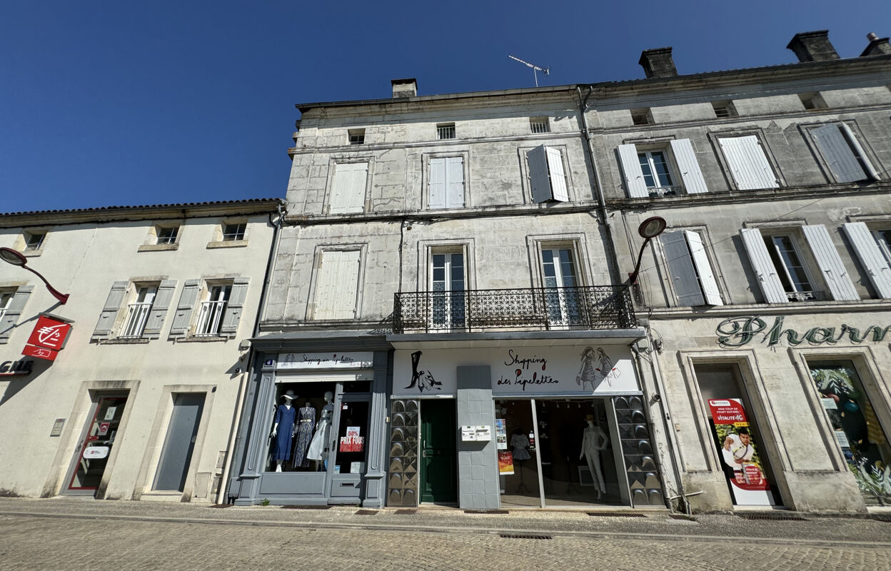 immeuble  pièces 117 m2 à vendre à Jarnac (16200)