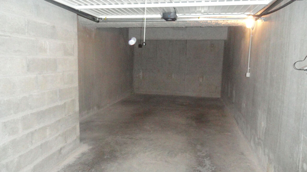 garage  pièces 23 m2 à louer à Annecy (74000)