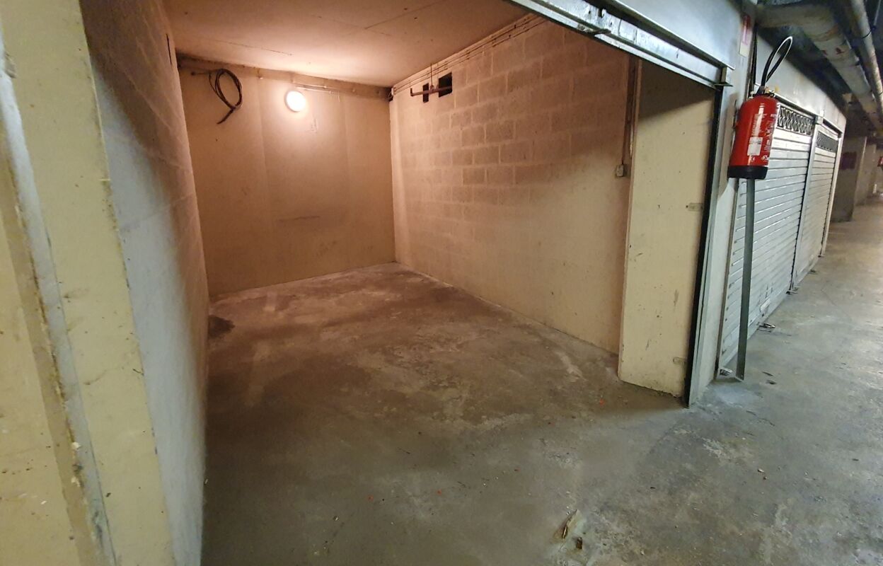 garage  pièces 13 m2 à vendre à Paris 18 (75018)