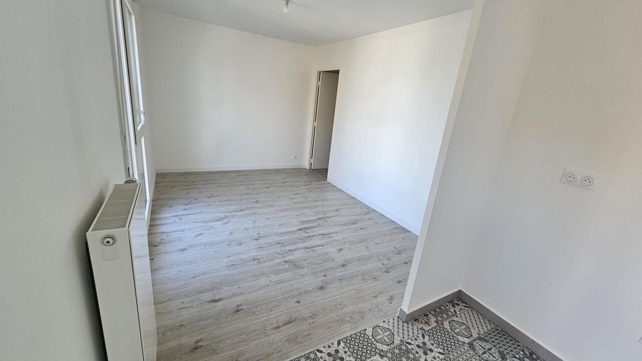 appartement 2 pièces 42 m2 à vendre à Noisy-le-Grand (93160)