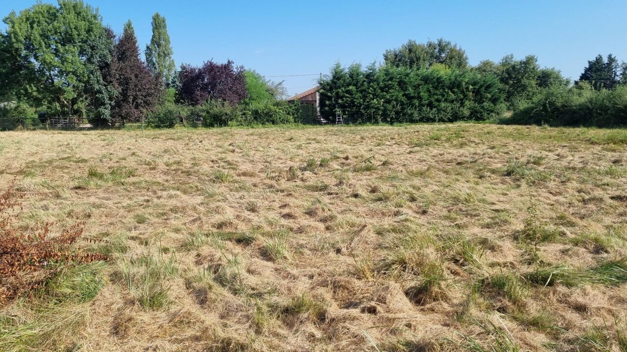 terrain  pièces 1100 m2 à vendre à Broût-Vernet (03110)