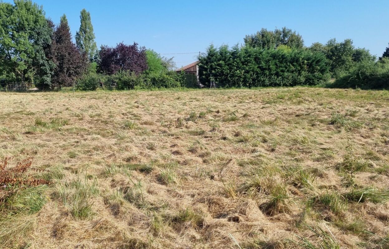 terrain  pièces 1100 m2 à vendre à Broût-Vernet (03110)