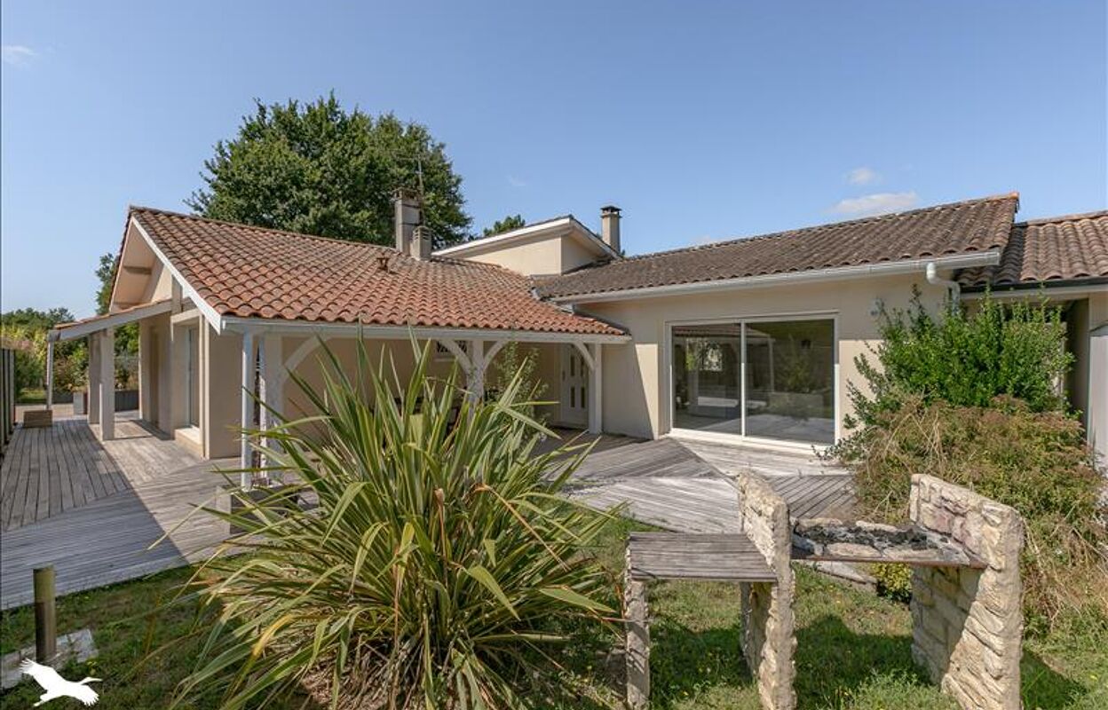 maison 6 pièces 168 m2 à vendre à Saint-Aubin-de-Médoc (33160)