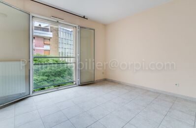 location appartement 950 € CC /mois à proximité de Charleval (13350)