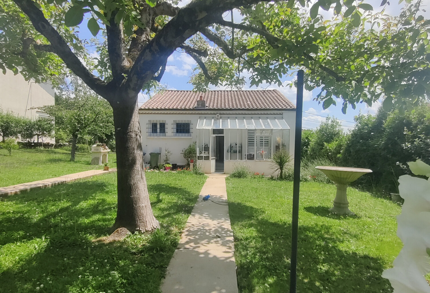 MAISON A VENDRE 2 CHAMBRES SAINTES CENTRE RIVE DROITE — photo 1