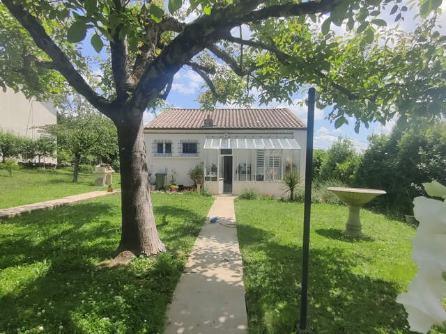 MAISON A VENDRE 2 CHAMBRES SAINTES CENTRE RIVE DROITE — photo du bien
