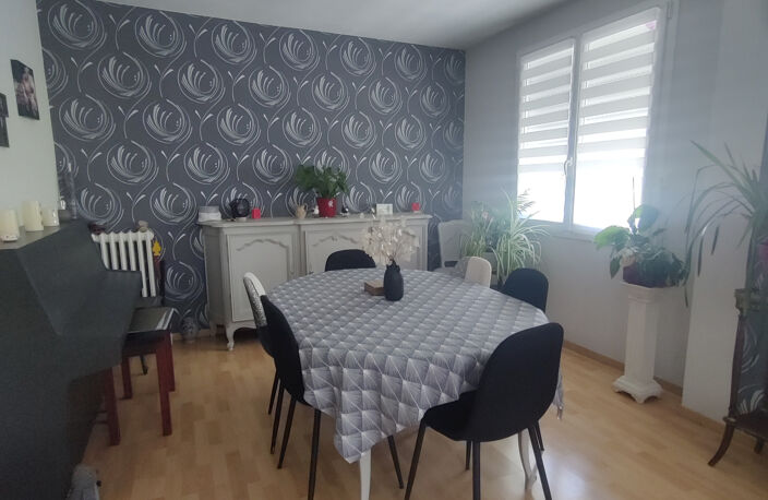MAISON A VENDRE 2 CHAMBRES SAINTES CENTRE RIVE DROITE — photo 2