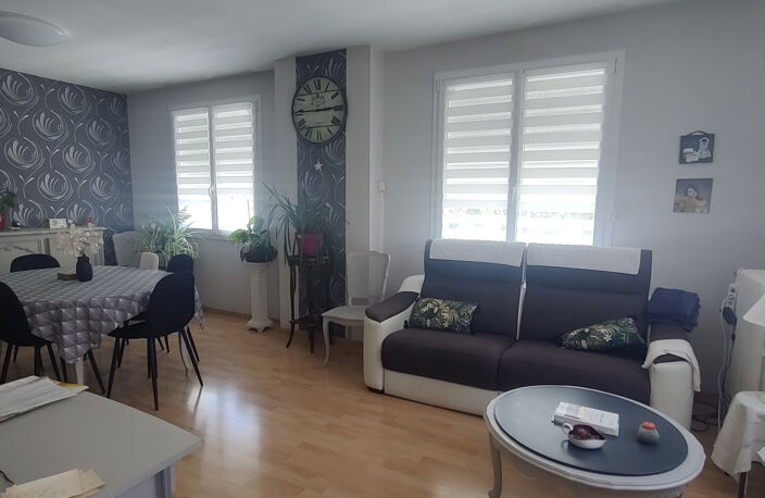 MAISON A VENDRE 2 CHAMBRES SAINTES CENTRE RIVE DROITE — photo 3