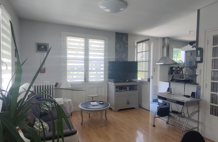MAISON A VENDRE 2 CHAMBRES SAINTES CENTRE RIVE DROITE — photo 4