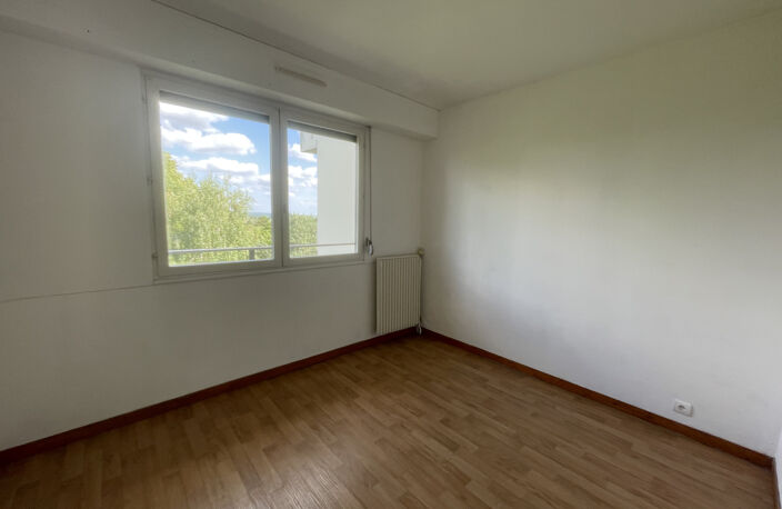 APPARTEMENT 2 CHAMBRES 78m2 SECTEUR RECHERCHE PROCHE DE TOUT — photo 4