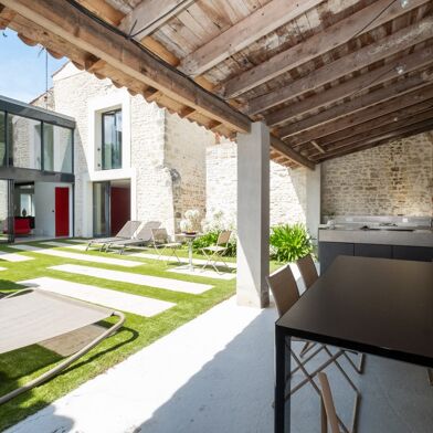 Maison 7 pièces 310 m²