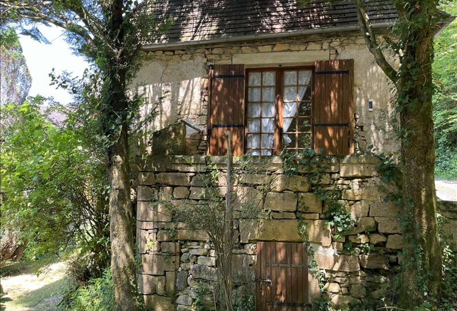 Maison en pierre de 3 pièces principales — photo 1