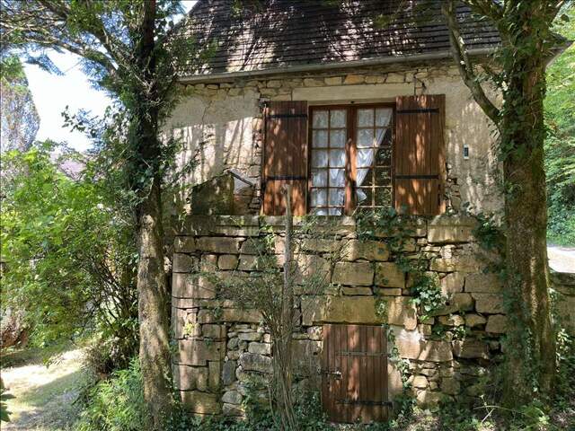 Maison en pierre de 3 pièces principales — photo du bien