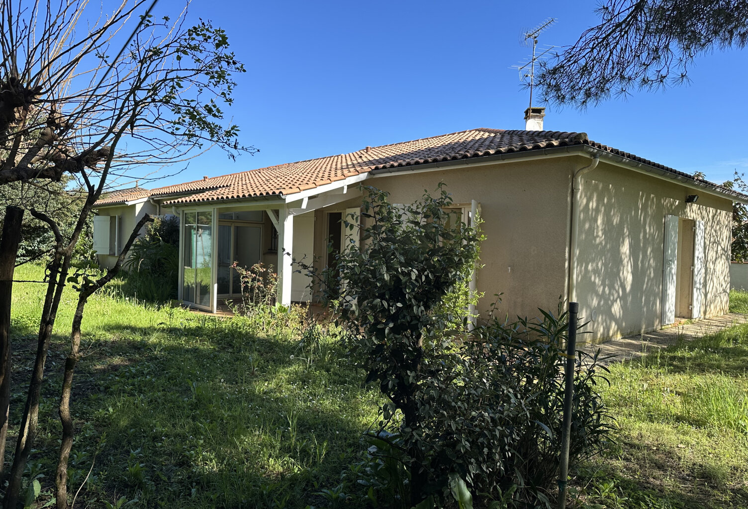 MARMANDE quartier résidentiel, grands volumes avec jardin et garage — photo 1