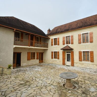 Maison 7 pièces 242 m²