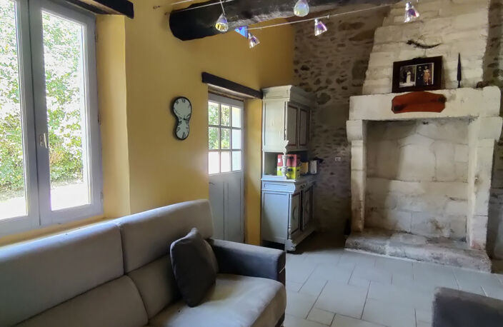 A VENDRE MAISON CHARENTAISE A PROXIMITE DE SAINTES 5 CHAMBRES. — photo 5