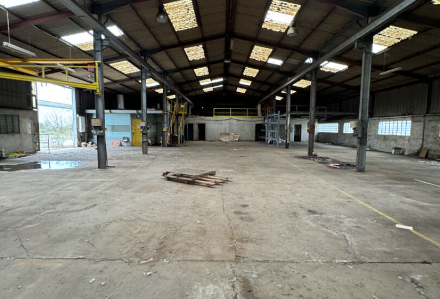À louer : Bâtiment industriel ou artisanal de 900m2 à Mourenx — photo 1