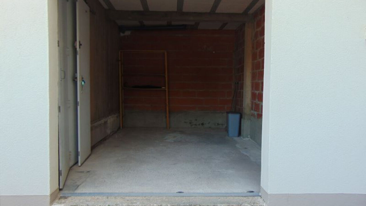 garage  pièces 16 m2 à louer à Agde (34300)