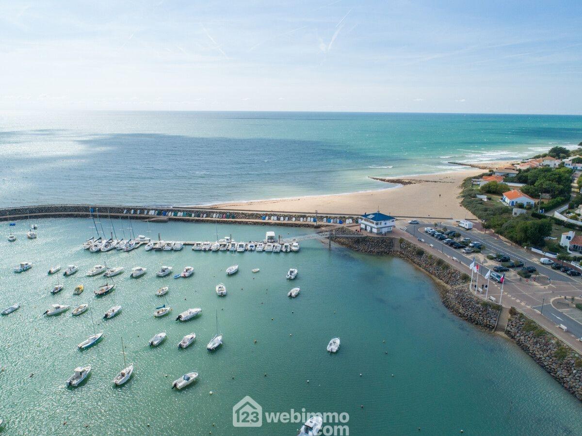 Photo Terrain constructible - 387m² - Jard-sur-Mer image 1/4