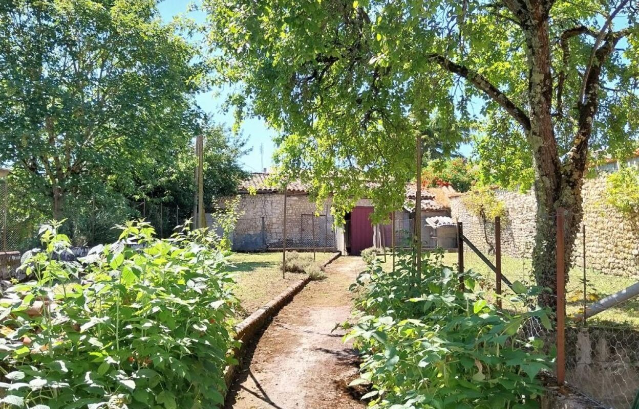 immeuble  pièces 150 m2 à vendre à Baignes-Sainte-Radegonde (16360)