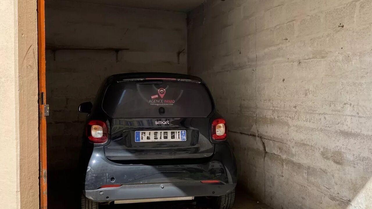 garage  pièces 15 m2 à louer à Lyon 4 (69004)