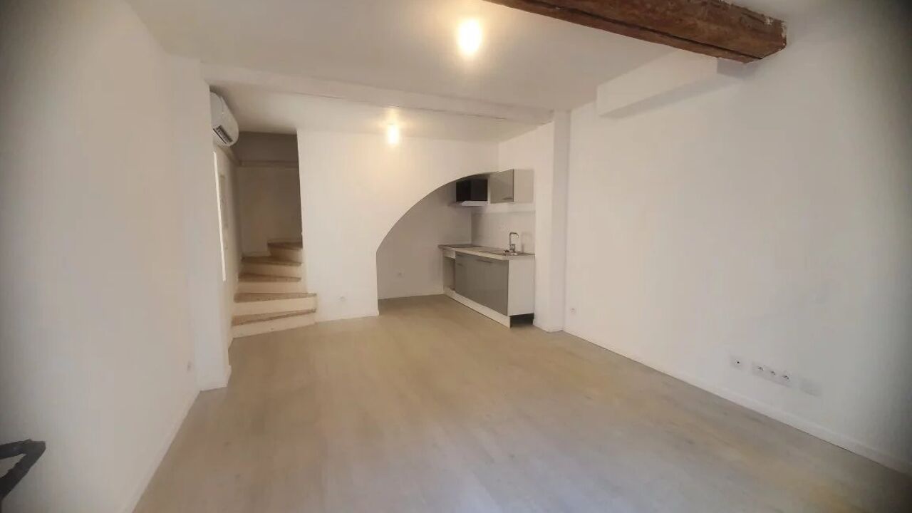 appartement 3 pièces 55 m2 à louer à Saint-Gilles (30800)