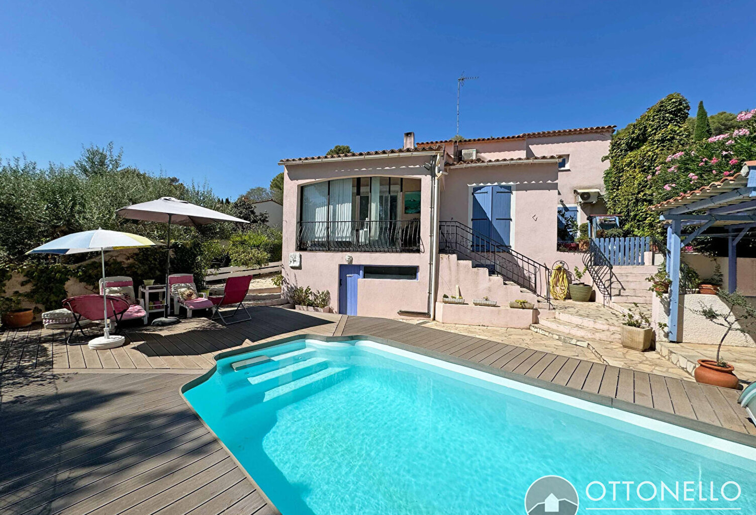 Villa Roquebrune-sur-Argens 6 pièces 135,13 m2 sur 607 m2 de terrain avec piscine et dépendances — photo 1