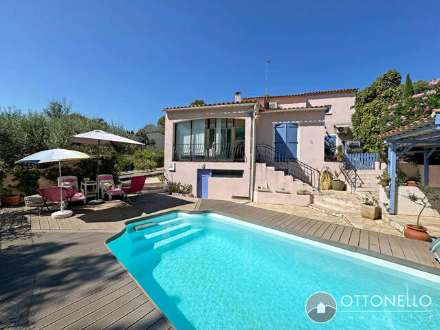 Villa Roquebrune-sur-Argens 6 pièces 135,13 m2 sur 607 m2 de terrain avec piscine et dépendances — photo du bien