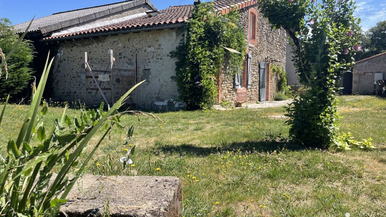 maison 4 pièces 94 m2 à vendre à Lathus-Saint-Rémy (86390)