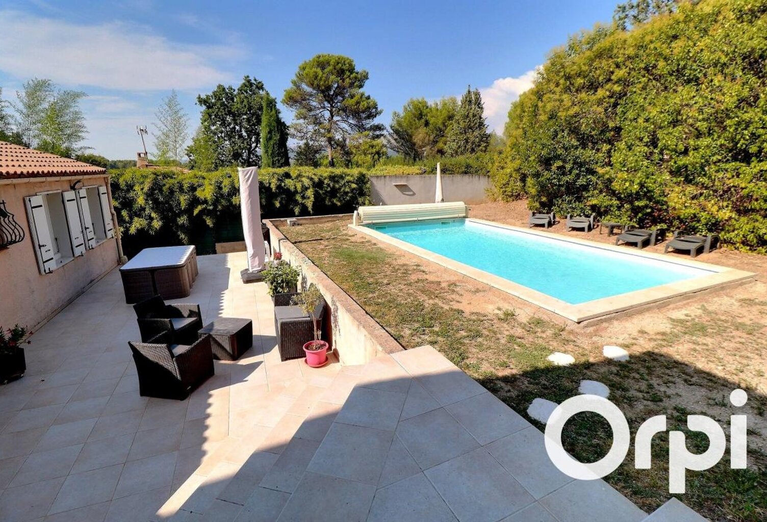 Maison 6 pièces de 166 m², jardin avec piscine — photo 1