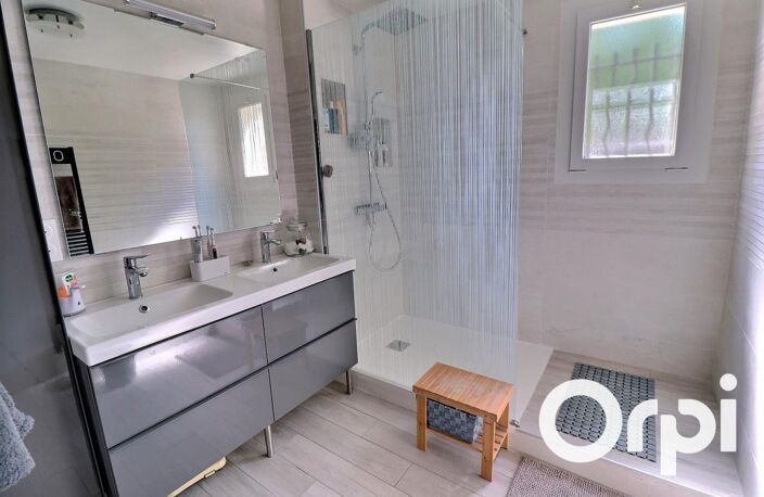 Maison 6 pièces de 166 m², jardin avec piscine — photo 5