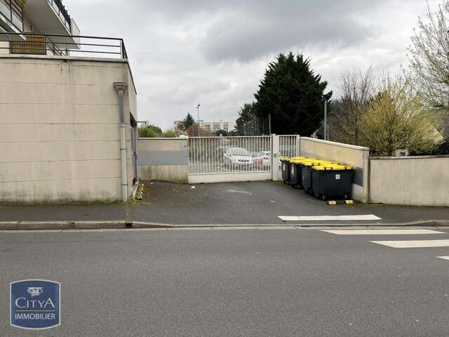Garage à Joué-lès-Tours — photo du bien