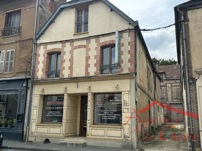 Immeuble  188 m² — photo 1