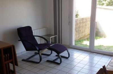 location appartement 420 € CC /mois à proximité de Larmor-Plage (56260)