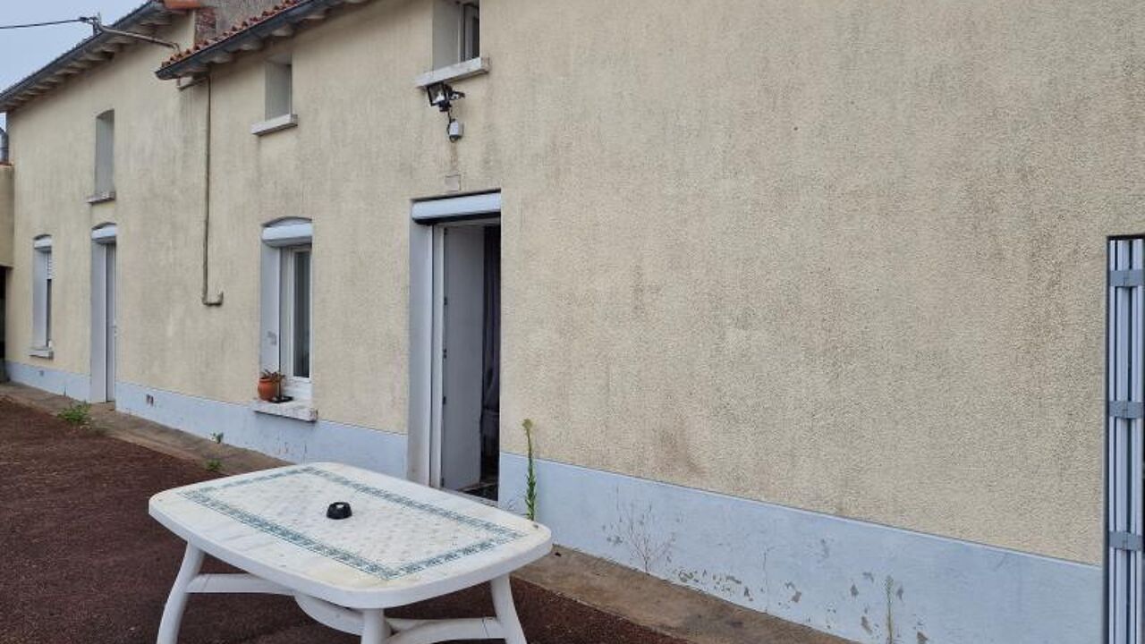 maison 6 pièces 80 m2 à vendre à Etusson (79150)