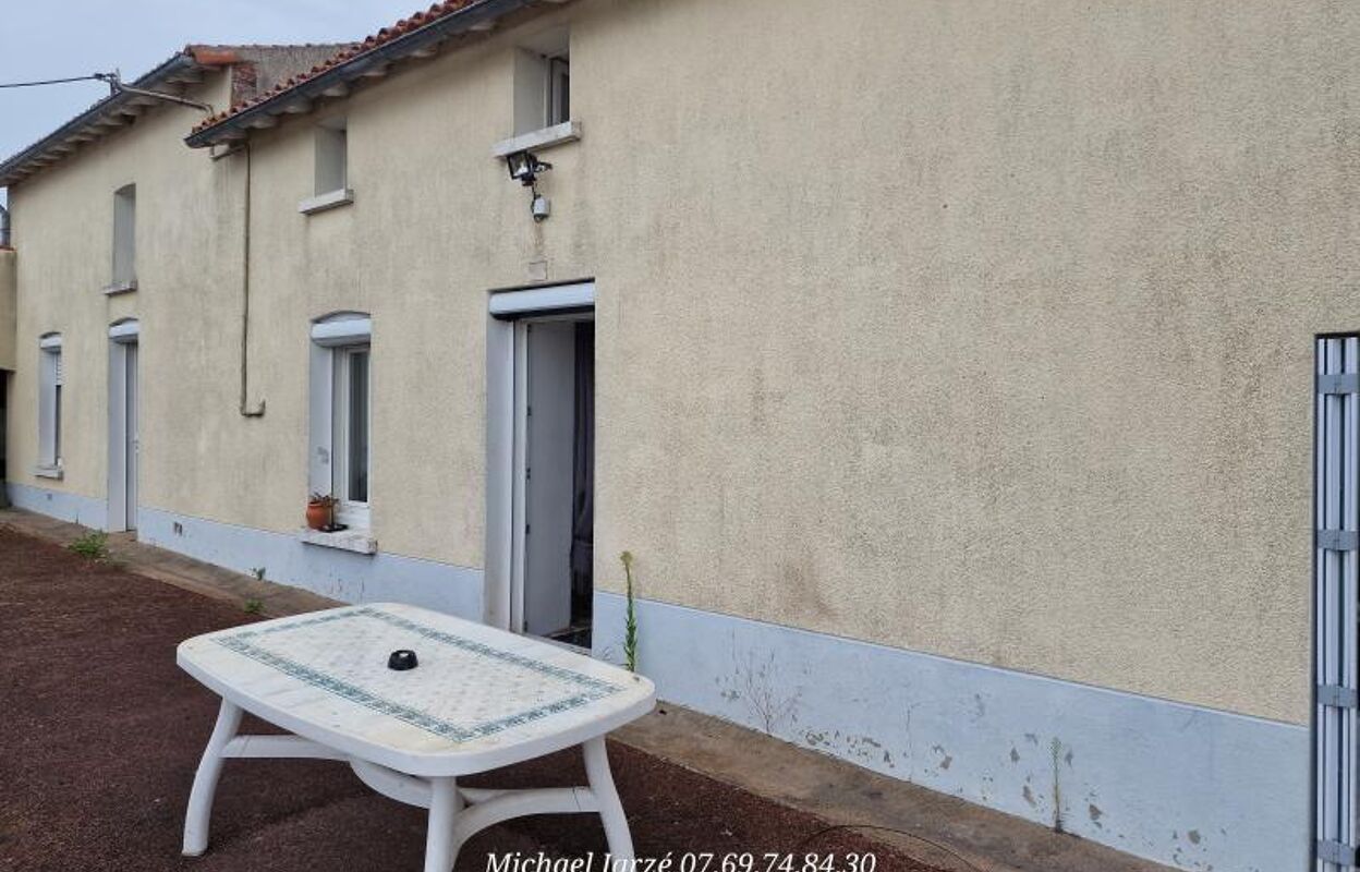 maison 6 pièces 80 m2 à vendre à Etusson (79150)