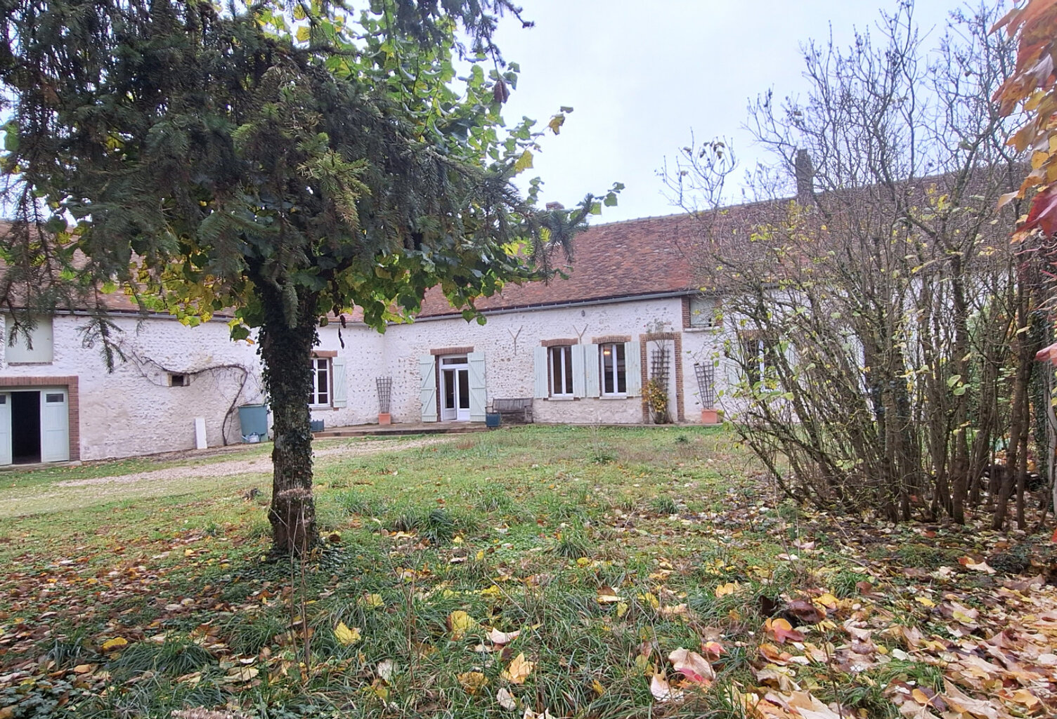 A PROXIMITE DE CERISIERS, MAISON DE VILLAGE DE PLAIN PIED 15 — photo 1