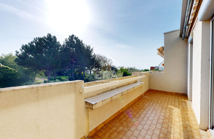 NICE OUEST - RAOUL DUFY : VASTE 4/5 PIÈCES TRAVERSANT AVEC 2 TERRASSES VUE DÉGAGÉE ET APERÇU MER — photo 2