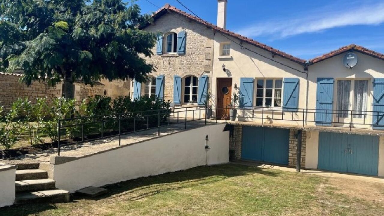 maison 6 pièces 135 m2 à vendre à Chef-Boutonne (79110)