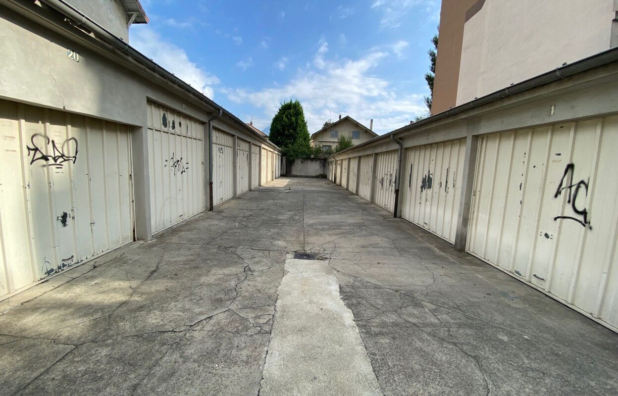 garage  pièces 16 m2 à louer à Grenoble (38100)